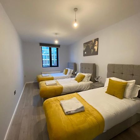 Cosy Flats Near Heathrow, Group Bookings Available With Parking Space Hounslow Dış mekan fotoğraf