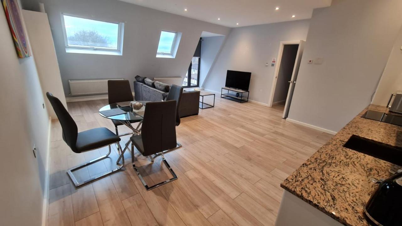 Cosy Flats Near Heathrow, Group Bookings Available With Parking Space Hounslow Dış mekan fotoğraf