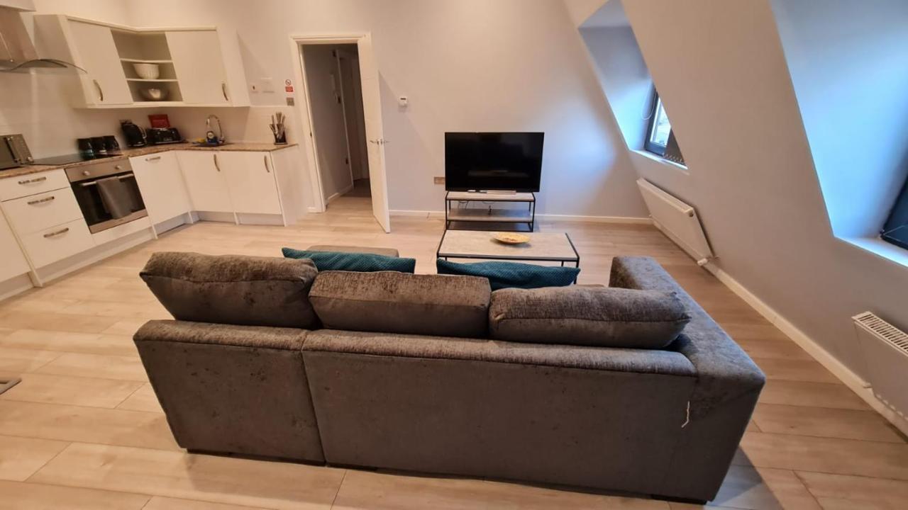 Cosy Flats Near Heathrow, Group Bookings Available With Parking Space Hounslow Dış mekan fotoğraf