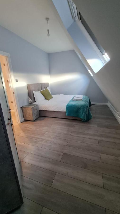 Cosy Flats Near Heathrow, Group Bookings Available With Parking Space Hounslow Dış mekan fotoğraf