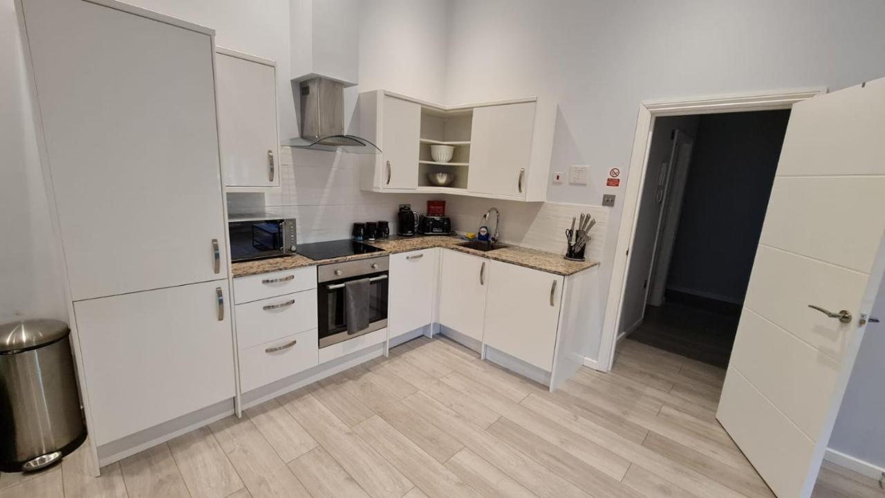 Cosy Flats Near Heathrow, Group Bookings Available With Parking Space Hounslow Dış mekan fotoğraf