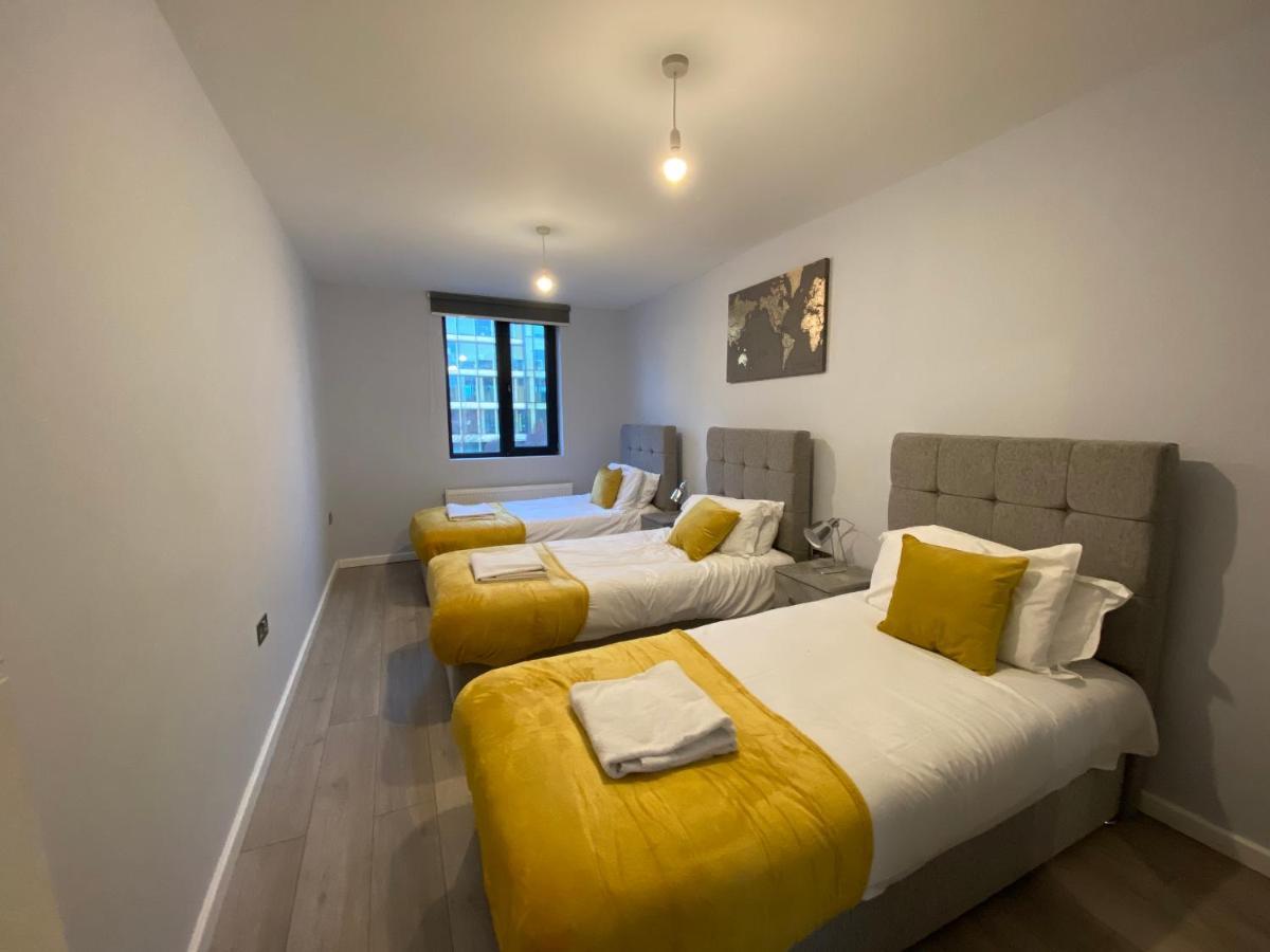 Cosy Flats Near Heathrow, Group Bookings Available With Parking Space Hounslow Dış mekan fotoğraf