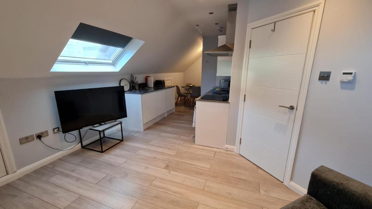 Cosy Flats Near Heathrow, Group Bookings Available With Parking Space Hounslow Dış mekan fotoğraf