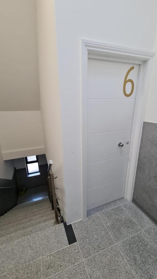 Cosy Flats Near Heathrow, Group Bookings Available With Parking Space Hounslow Dış mekan fotoğraf