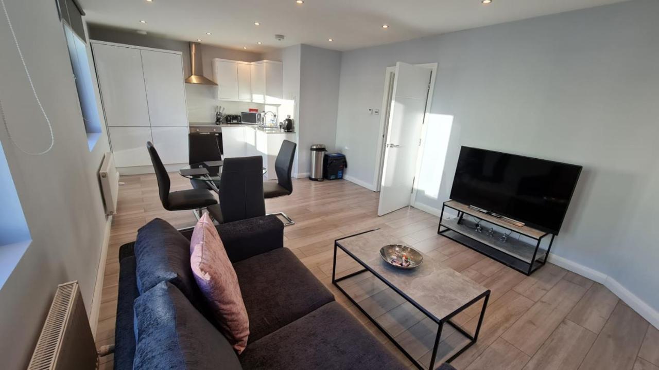 Cosy Flats Near Heathrow, Group Bookings Available With Parking Space Hounslow Dış mekan fotoğraf