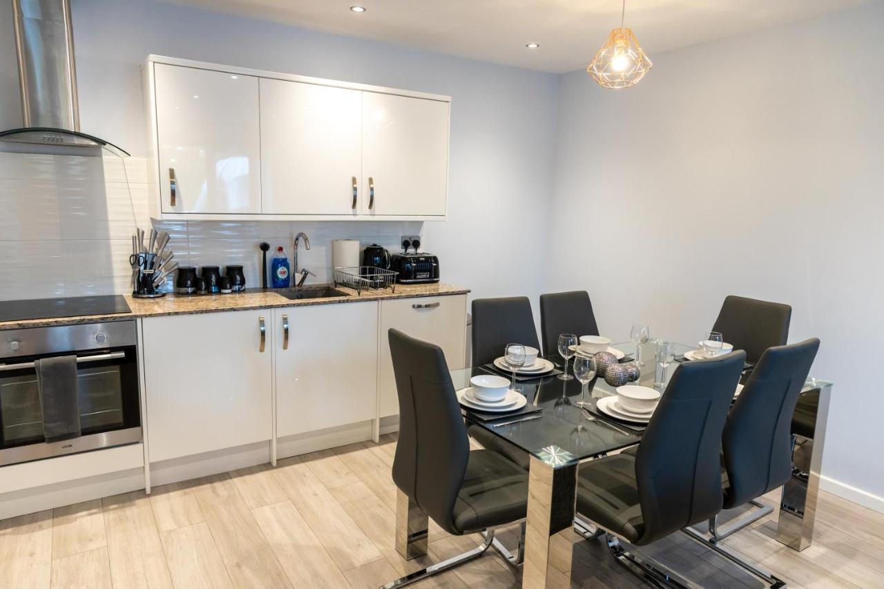 Cosy Flats Near Heathrow, Group Bookings Available With Parking Space Hounslow Dış mekan fotoğraf