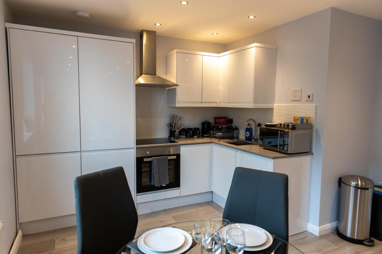 Cosy Flats Near Heathrow, Group Bookings Available With Parking Space Hounslow Dış mekan fotoğraf