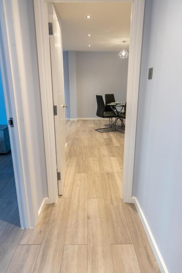 Cosy Flats Near Heathrow, Group Bookings Available With Parking Space Hounslow Dış mekan fotoğraf