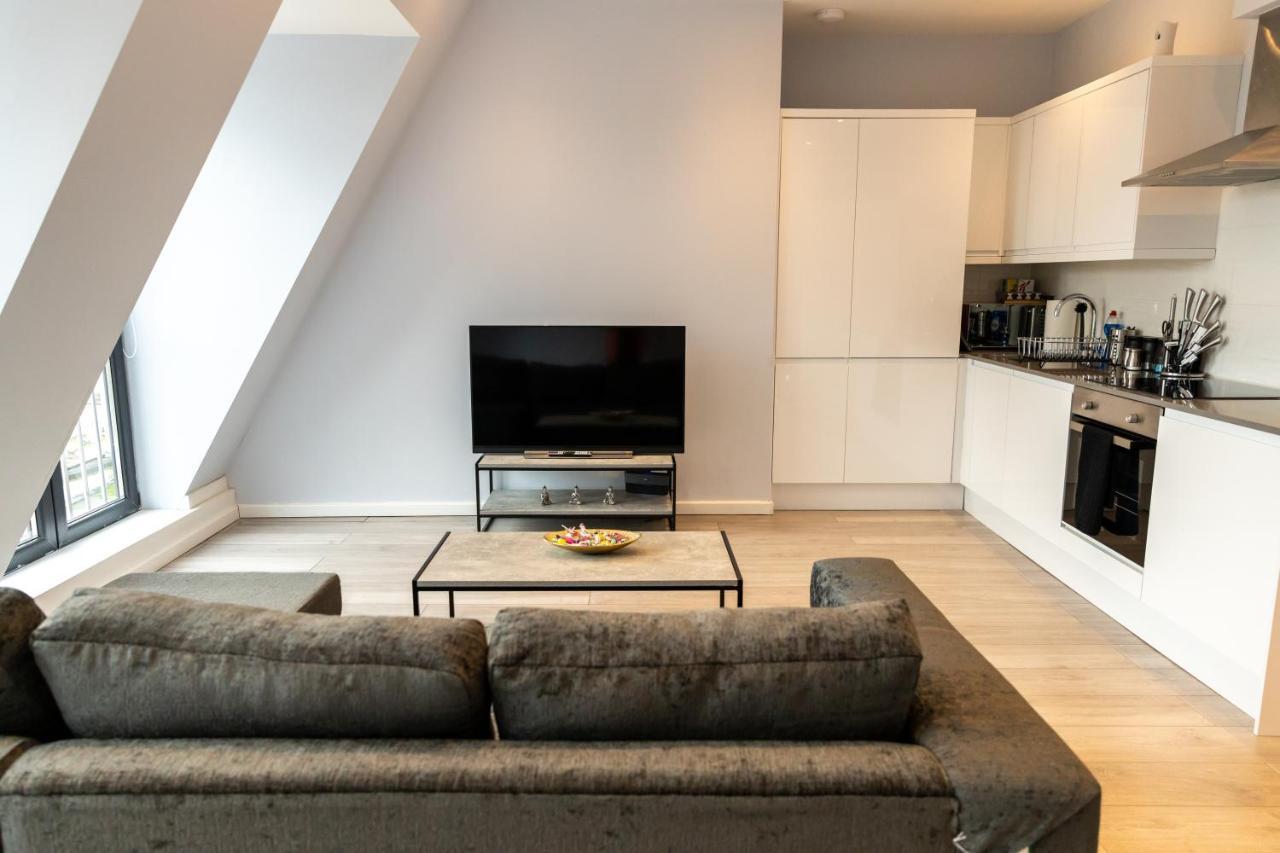 Cosy Flats Near Heathrow, Group Bookings Available With Parking Space Hounslow Dış mekan fotoğraf