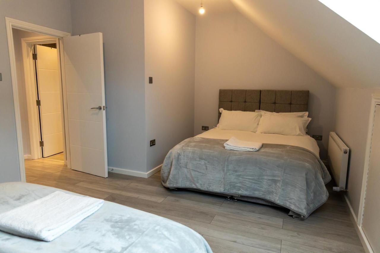 Cosy Flats Near Heathrow, Group Bookings Available With Parking Space Hounslow Dış mekan fotoğraf