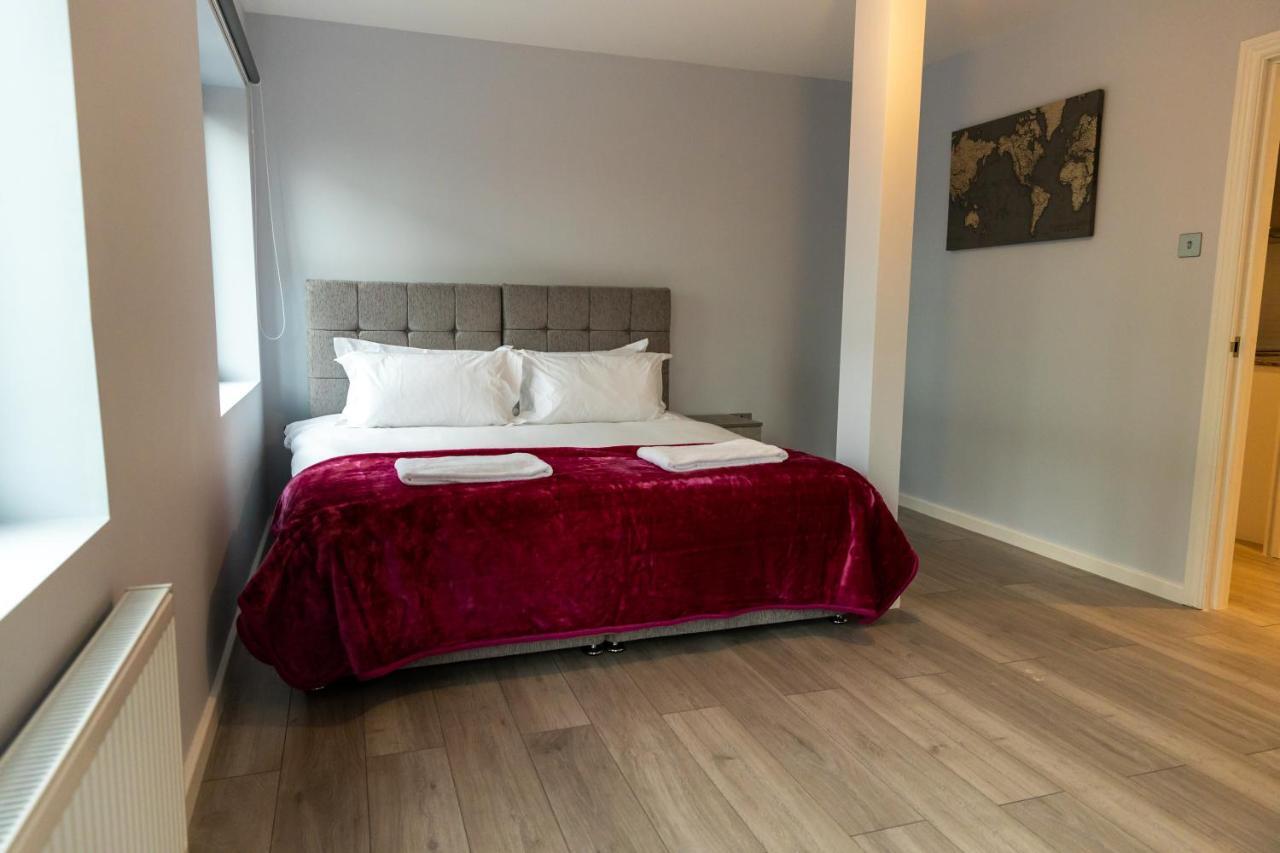 Cosy Flats Near Heathrow, Group Bookings Available With Parking Space Hounslow Dış mekan fotoğraf